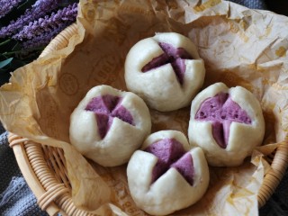 紫薯开花馒头,又美丽又好吃的紫薯馒头就完成啦～