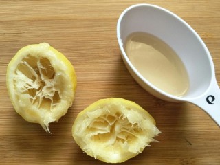 水果燕麦脆,柠檬挤汁