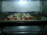 火腿批萨,放入预热200度的烤箱，烤约15-20分钟
