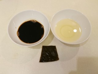 日式芝麻芥末炒雞肉,1杯醬油+1杯米淋+1片昆布
=萬能醬油。