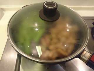 日式芝麻芥末炒雞肉,就這樣，加蓋，中火3分鐘。