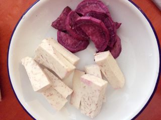 紫薯蛋糕卷,切成块上锅蒸