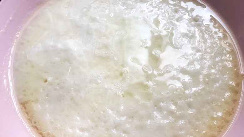冰皮月饼,表面的一层浮油 正常 一会会揉进去