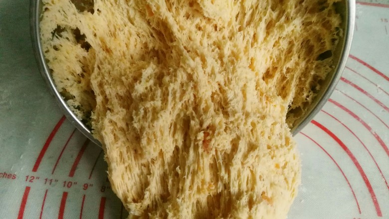 红薯包。,扒开里面成蜂窝状证明发酵好啦！