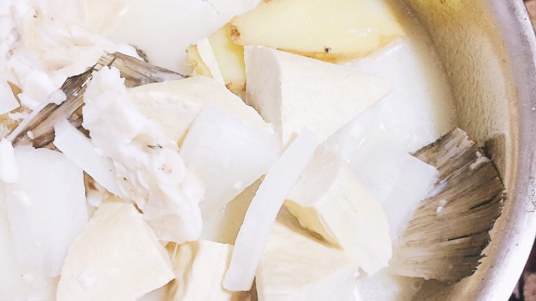 广东人口味的极简极淡酸菜鱼,熬十分钟出锅～鱼汤就是这么白！