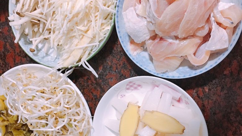 广东人口味的极简极淡酸菜鱼,一开始的食材图～