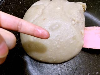 超级好吃百搭的芋泥馅,用手指蘸取不粘手这个状态我做芋泥酥和面包馅儿可以了，如果做月饼必须炒的更干才能用哦^_^