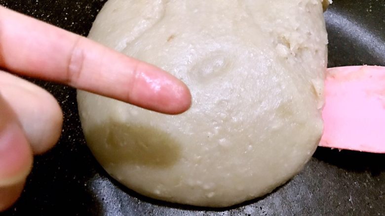 超级好吃百搭的芋泥馅,用手指蘸取不粘手这个状态我做芋泥酥和面包馅儿可以了，如果做月饼必须炒的更干才能用哦^_^