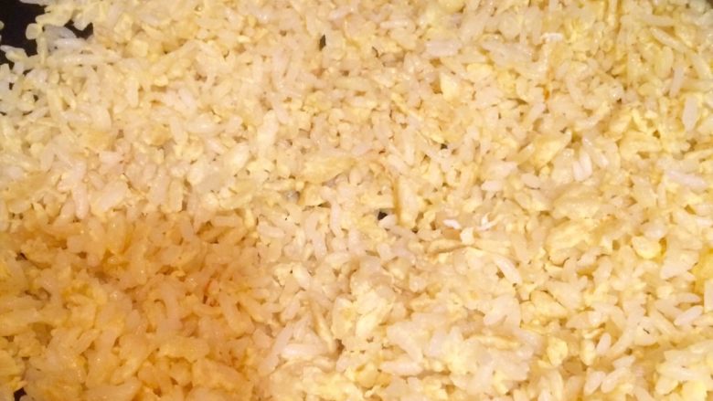 杂炒米饭,炒至米饭颗粒分明