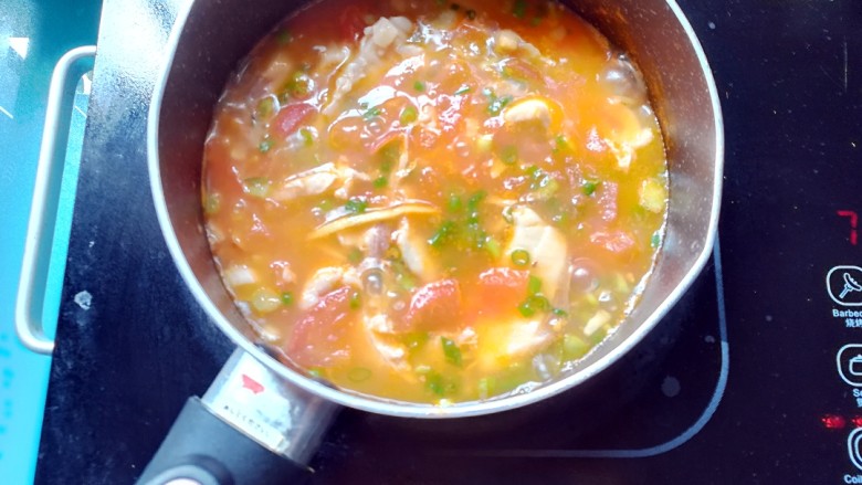 西红柿鱼片汤,煮最后1分钟即可出锅