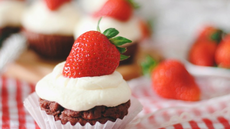草莓圆舞曲Strawberry Cupcake,粉红色的下午茶，一起享用吧～