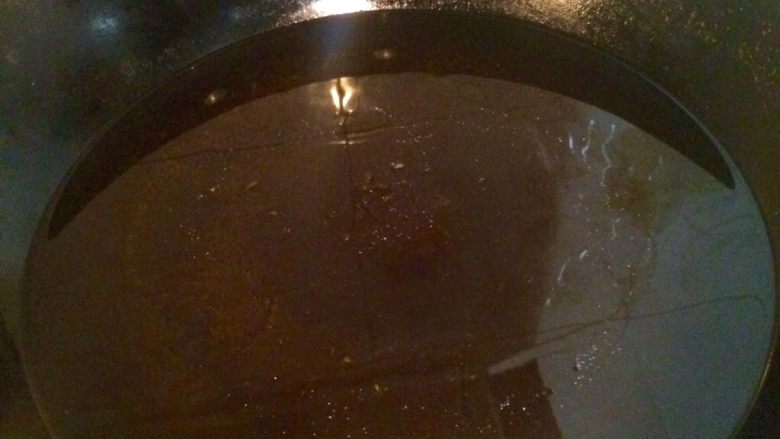 南瓜粥and炸馄饨,锅里倒多一些的油烧到7成热，就是油开始冒小烟