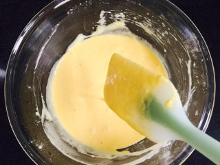 鸟巢饼 双色鸡蛋网饼,面糊翻拌切拌均匀无颗粒，可以过筛更加细腻！