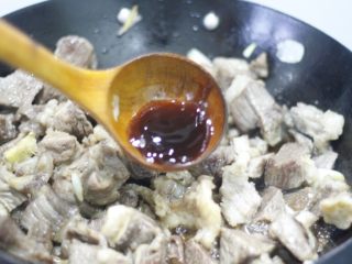 私房红烩牛腩，一碗吃不够,半勺蚝油提鲜。