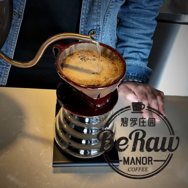 低盐低脂法棍——减脂碳水好选择,选择一款心仪的碧罗庄园新鲜烘焙咖啡豆手冲一杯黑咖啡；