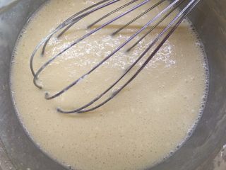 自制奶黄馅广式小月饼,搅拌好的样子是这样的，没有明显颗粒