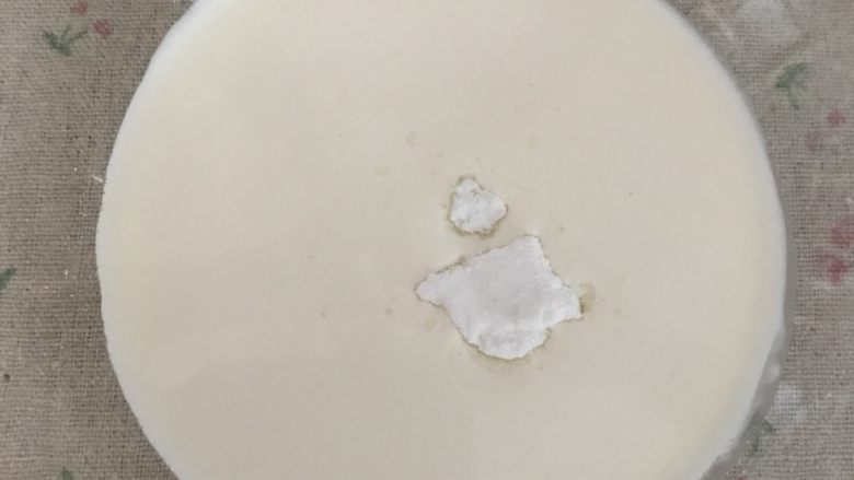 经典榴莲泡芙,淡奶油提前放冰箱冷藏一天以上，加入糖粉。