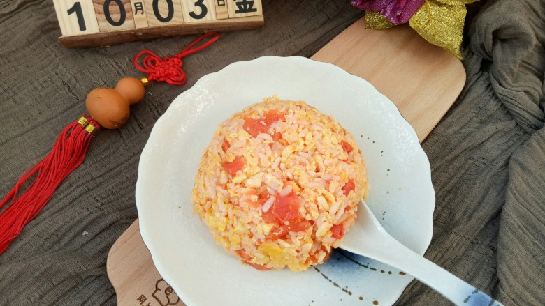 炒饭秀+西红柿鸡蛋炒饭,颜值也高😊