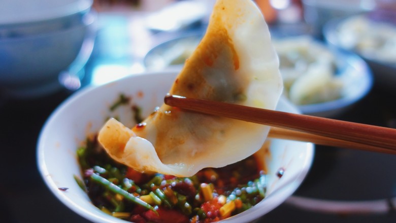 猪肉菠菜饺子（妈妈的独家秘方）,蘸一下蘸料，吃一口，满足！☀️
