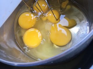 红茶海绵蛋糕,隔热水打发鸡蛋