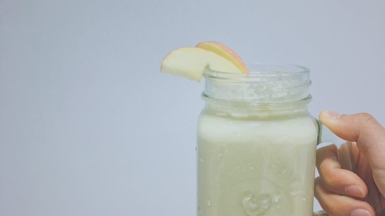 各种酸奶奶昔,🍎+🍌+酸奶

苹果和香蕉都没有水份 所有打出来很浓稠 这款建议加点水