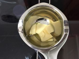 柠檬芝士夹心饼干,黄油隔水融化