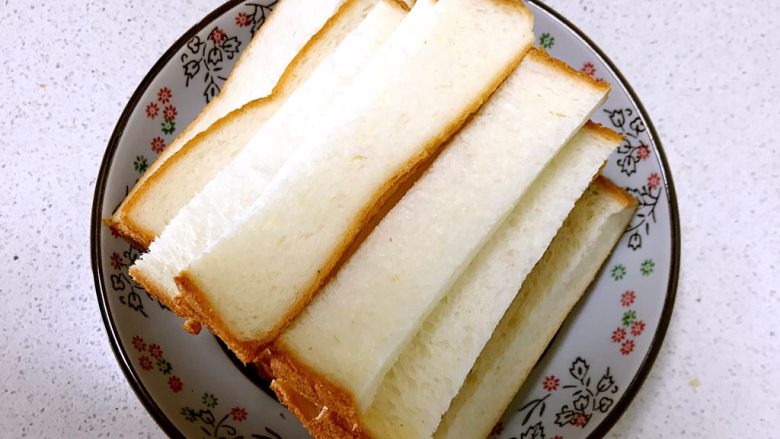 最爱面包＋酥脆椰蓉土司条,把吐司面包切成小条