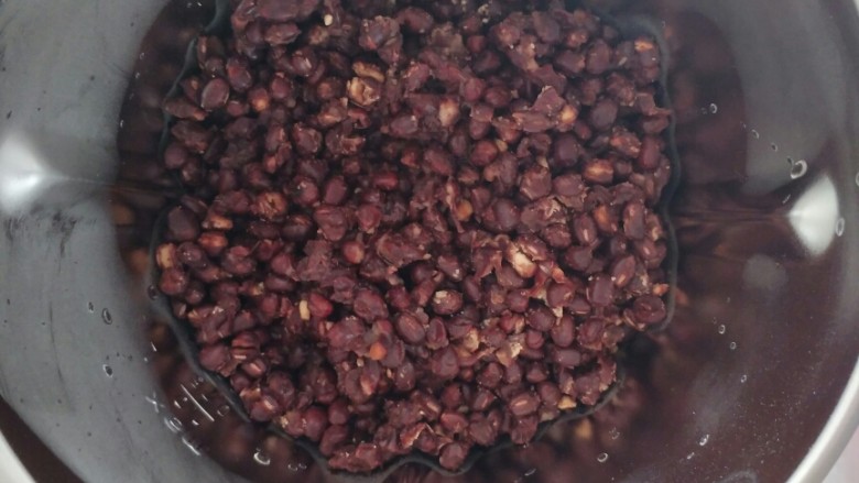 霜降节气美食―南瓜豆沙如意卷（附超级简单制作红豆沙方子）,煮好的红豆放入破壁机