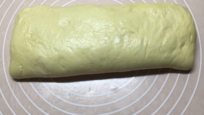 卡仕达奶油面包块,上下往中间折叠。