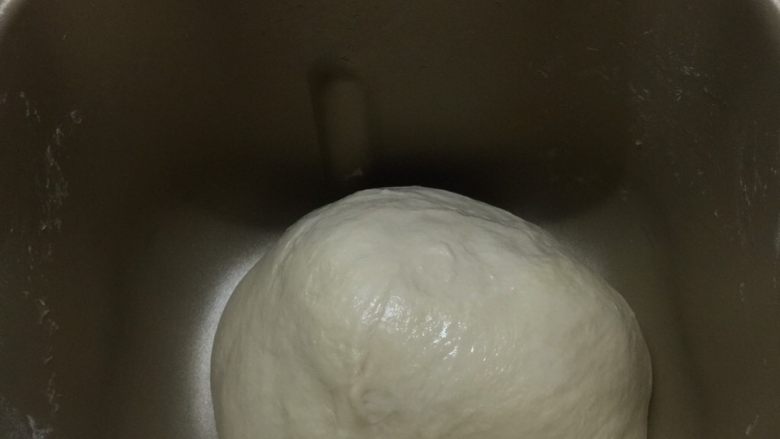 卡仕达奶油面包块,盖上发酵至两倍大。