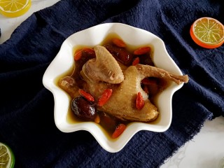 红枣枸杞乳鸽汤