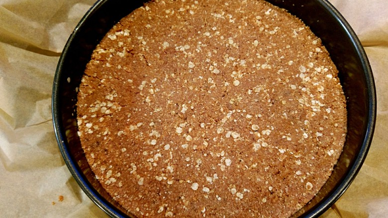 芒果芝士蛋糕（免烤，可做无麦麸）,用勺子压平实