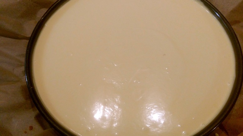 芒果芝士蛋糕（免烤，可做无麦麸）,要确认芝士糊中没有吉利丁块，有的话可以过一下筛，出来的吉利丁粒粒可以重新加热一下，融化了可以再加入芝士糊中搅拌均匀