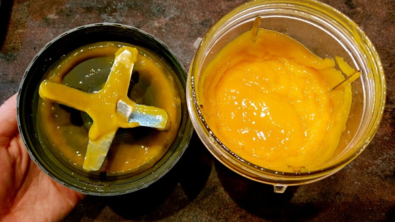 芒果芝士蛋糕（免烤，可做无麦麸）,打成芒果泥