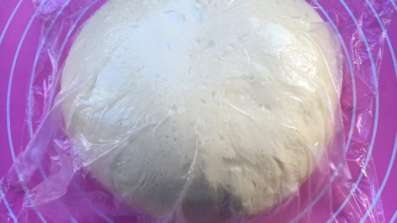 椰蓉心形面包,滚圆发酵到两倍大