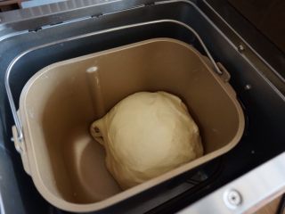 面包机版玉米香肠面包,室温高，直接关掉电源，室温发酵25分钟