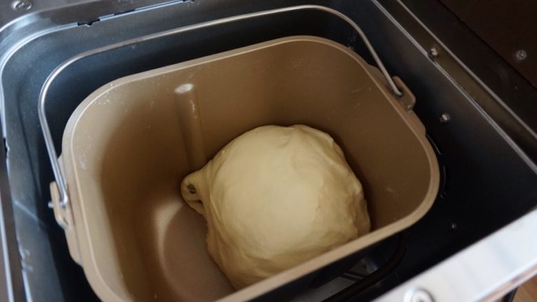 面包机版玉米香肠面包,室温高，直接关掉电源，室温发酵25分钟