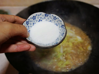 蛋香焖鸡蛋,烧开后焖1分钟，加盐调味，淋入湿淀粉勾芡
