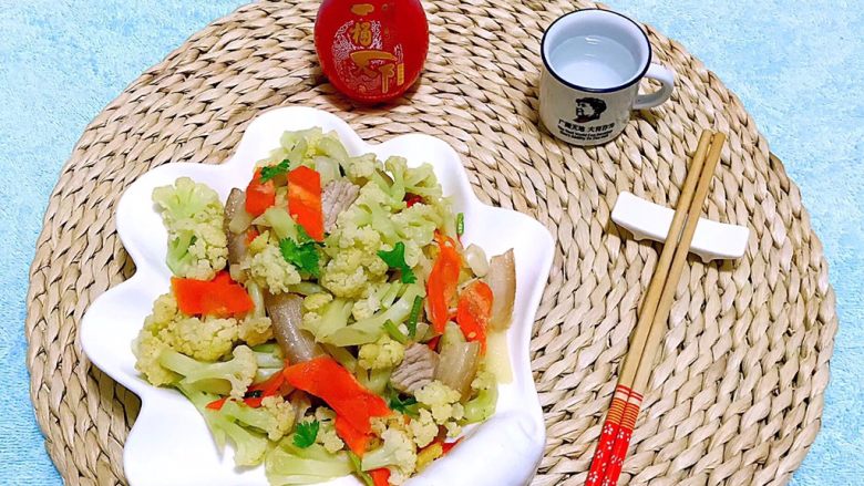 五花肉炒花菜,简单的食材做出精美的味道
