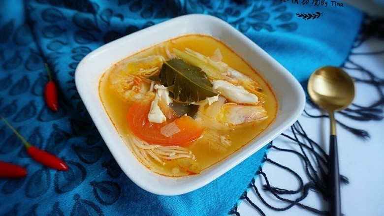 泰国冬阴功汤,出炉后配饭或者下果条都很好吃！