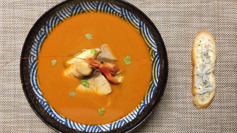 东京鱼汤,完工，一碗满满亚洲口味，欧洲香气和口感的鱼汤就完成了……