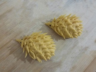 南瓜刺猬馒头,﻿用花椒籽做刺猬的眼睛