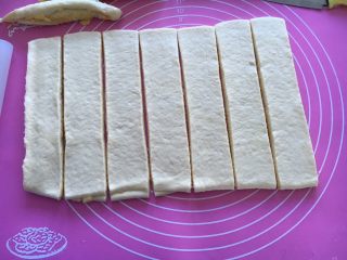 奶黄面包条,平均切割成7条