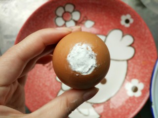 神仙蛋,用拌匀的肉糜塞进鸡蛋中，淀粉封口