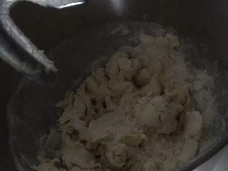 蜜豆胚芽芝麻面包,开始揉面