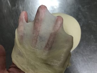 豆沙花花包,扩展阶段的手套膜哈，比较薄比较韧