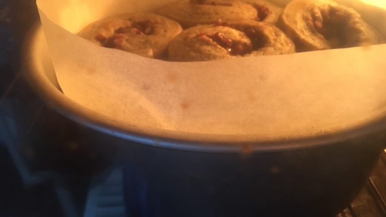 蜜豆胚芽芝麻面包,烤箱预热180度，烤约30分钟