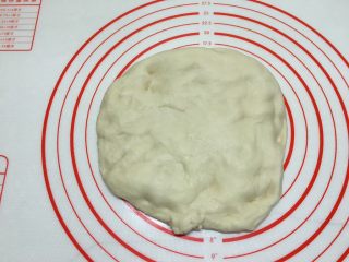 芝士培根面包（波兰种）,用拳头捶打的方式排气