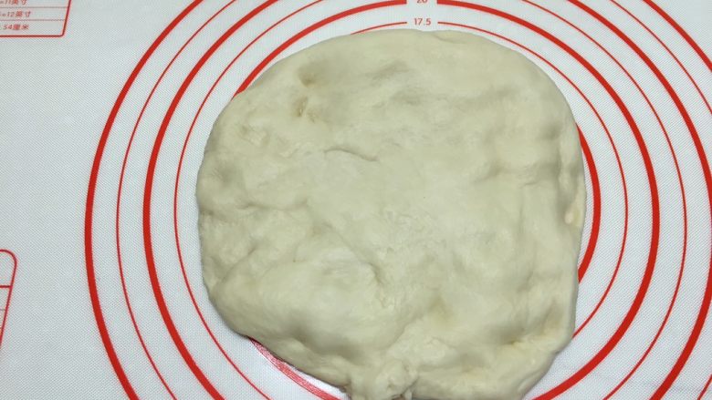 芝士培根面包（波兰种）,用拳头捶打的方式排气