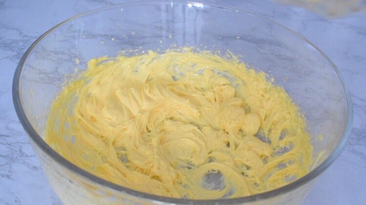 海苔肉松条,打发至黄油和鸡蛋液融合